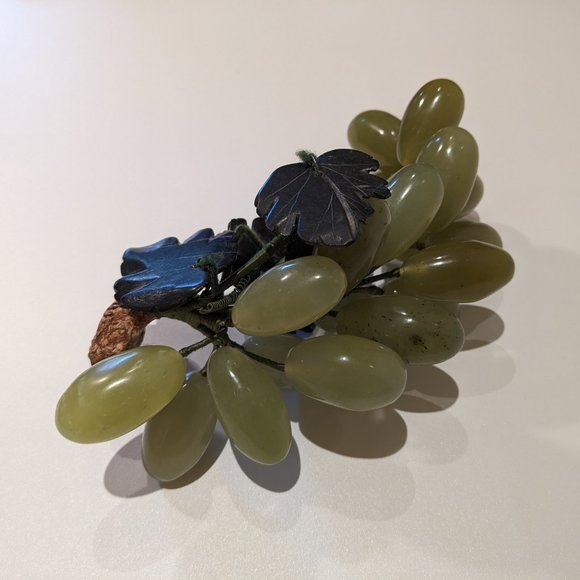 Beautiful Vintage MCM Mid Century Alabaster Green Grapes w. Carved Stone Leaves - Picture 8 of 8